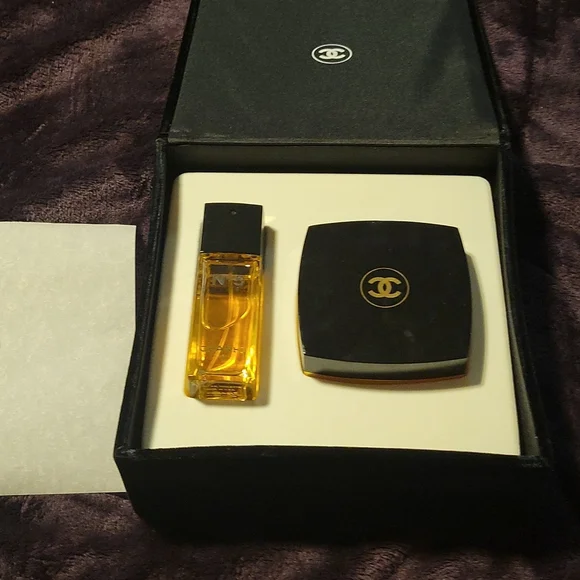 Vintage Chanel set - Picture 2 of 9